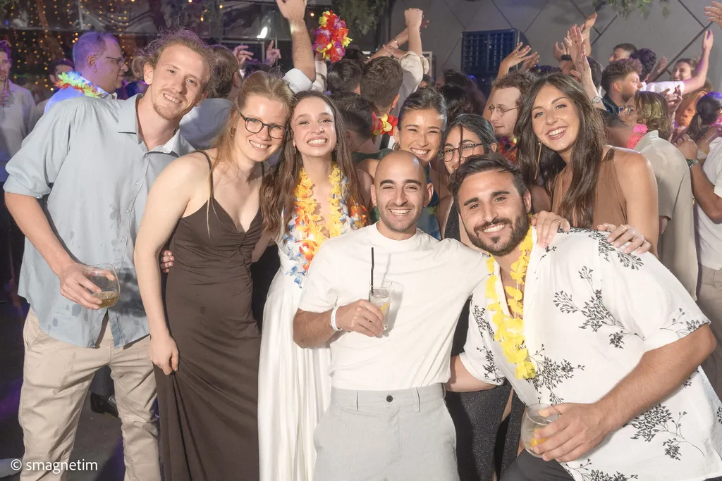 תמונת מגנט לפני עריכת AI