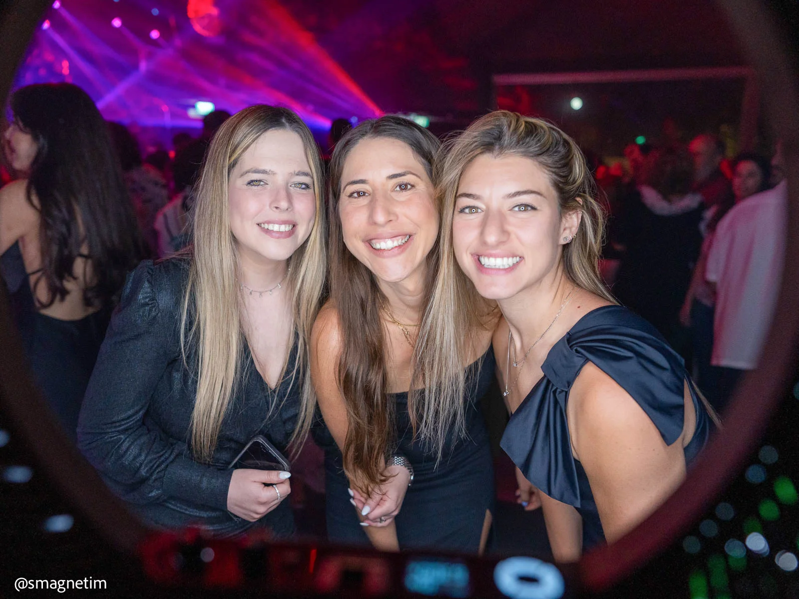 צילום מגנטים ברינג לייט - חיוך מקסים